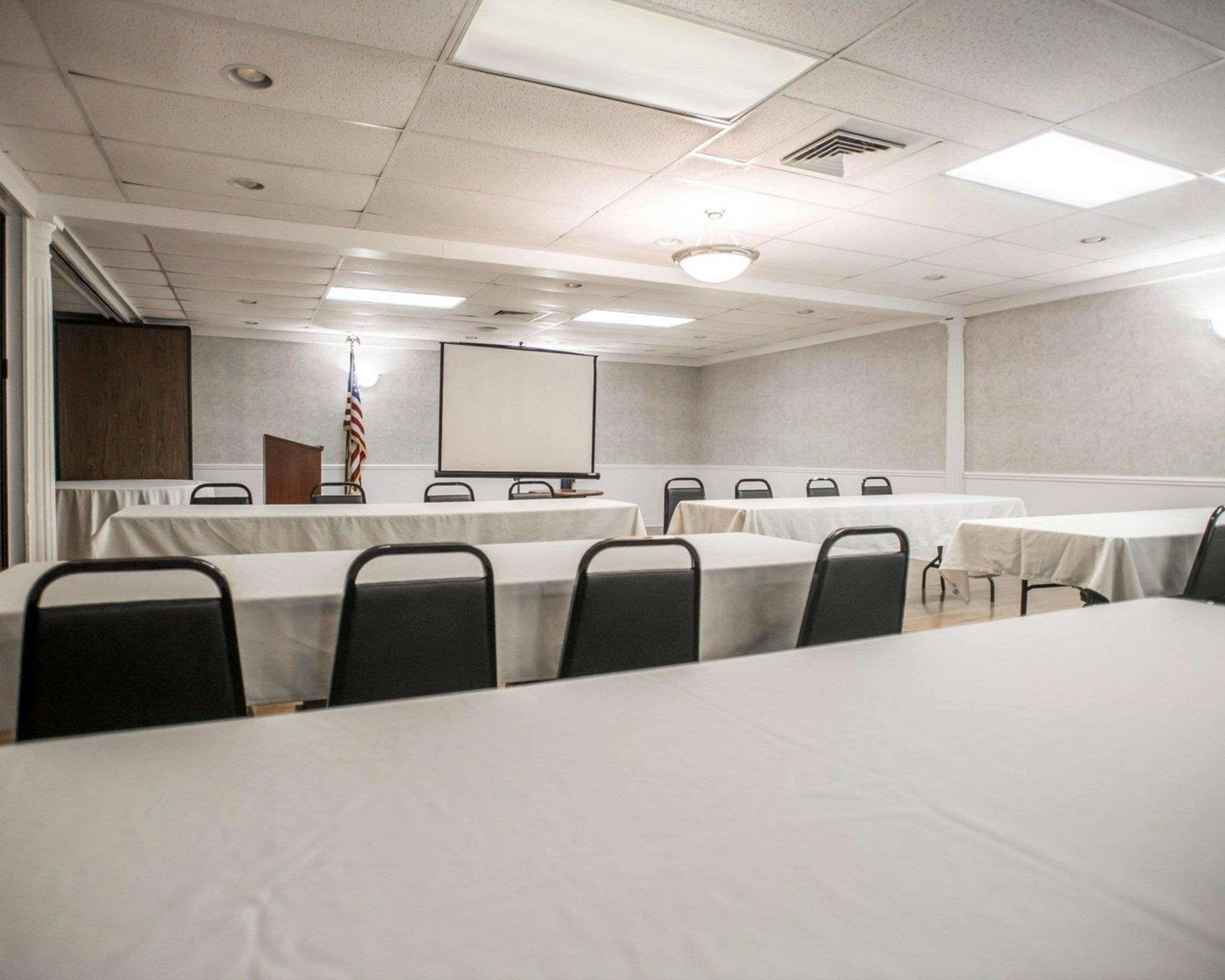 Econo & - Selinsgrove Hotel 2*